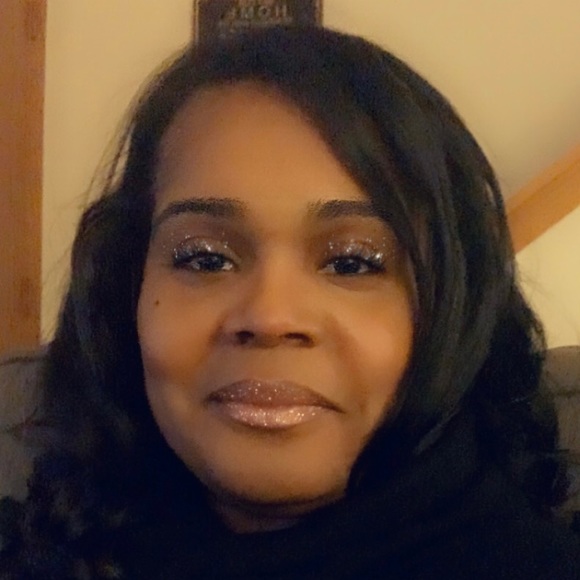 Meet your Posher, Laisha - Picture 1 of 8